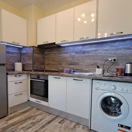 Apartment Luxury Hariton 5 *